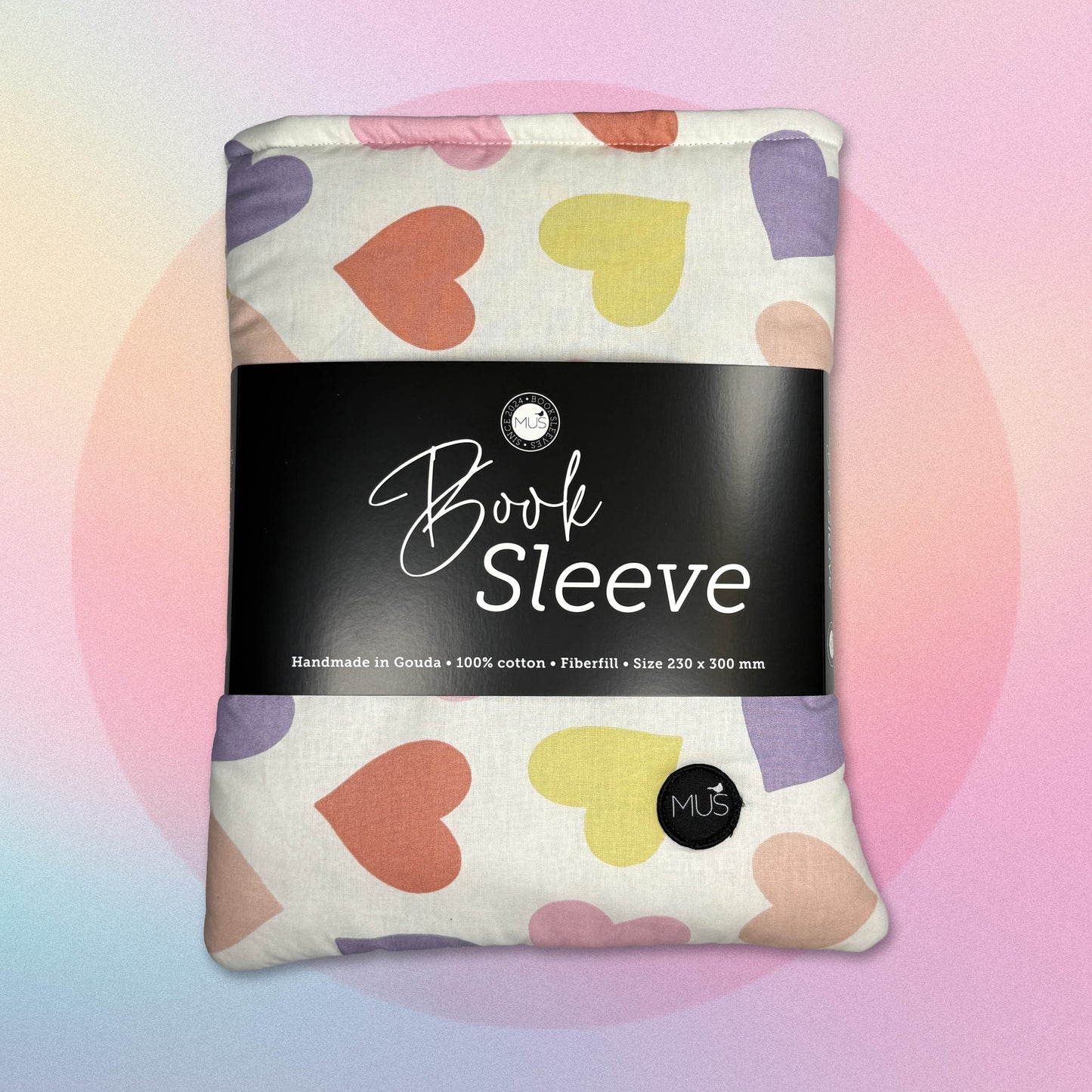 MUS Book Sleeve | Gekleurde hartjes op wit
