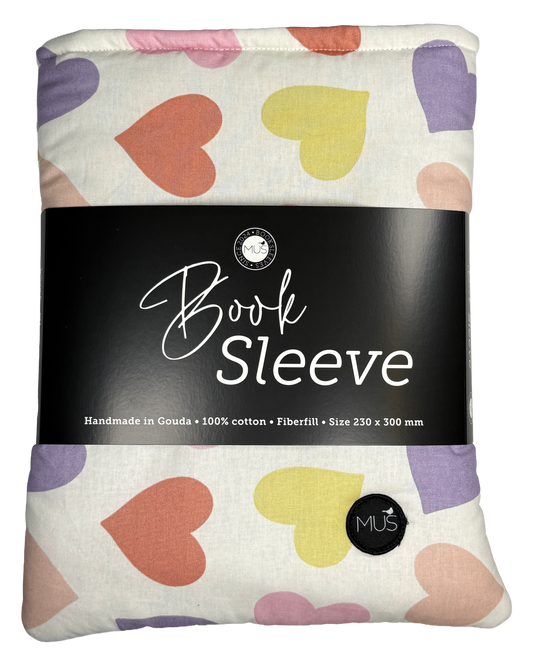 MUS Book Sleeve | Gekleurde hartjes op wit