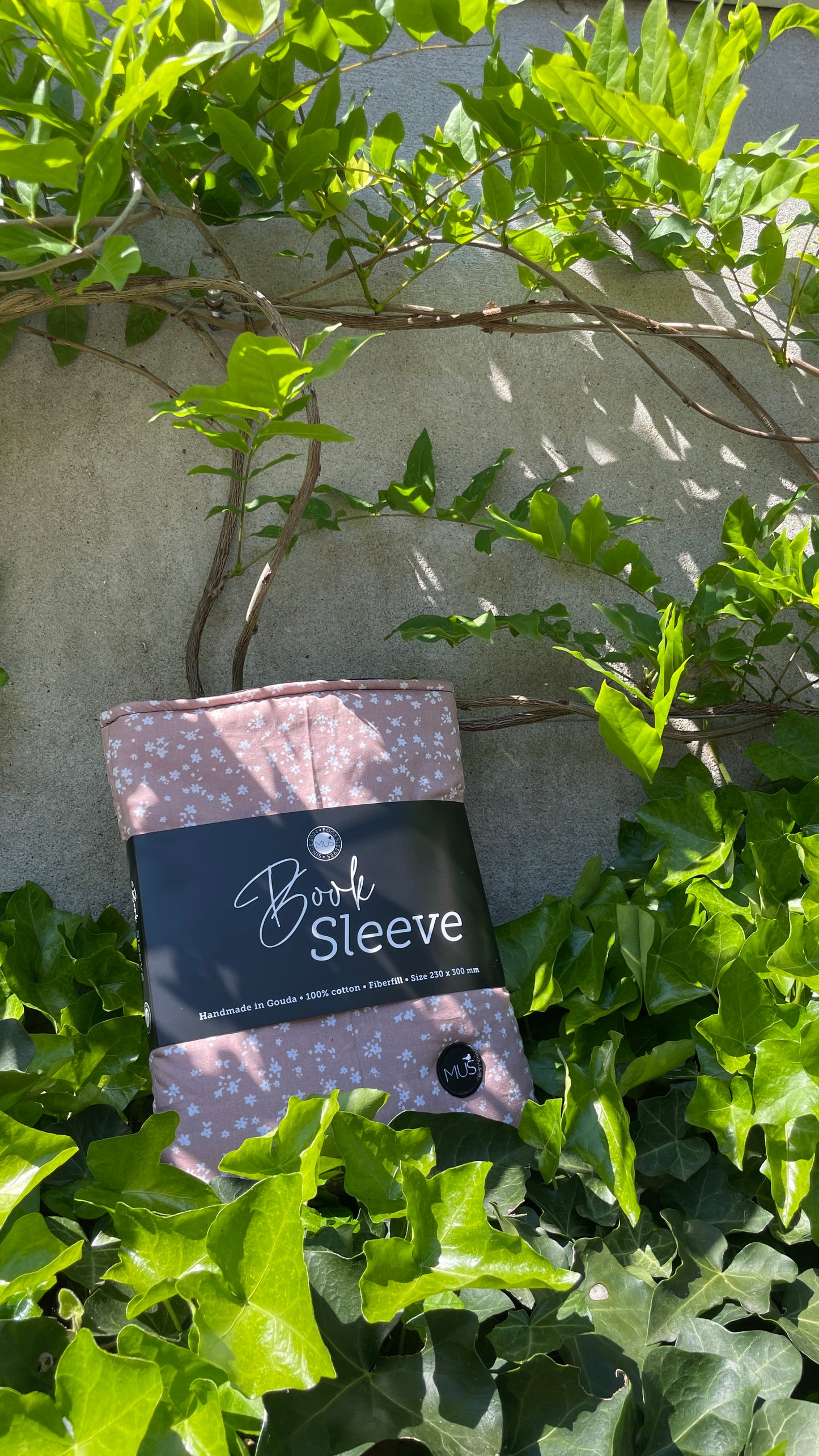 MUS Book Sleeve | Lichtbruin met witte bloemetjes